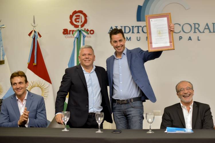 El Vicegobernador, acompañado del Intendente Municipal, dio inicio a la Obra de Cloacas, Red Troncal para la Zona Sur de la Ciudad: una inversión de más de 80 millones