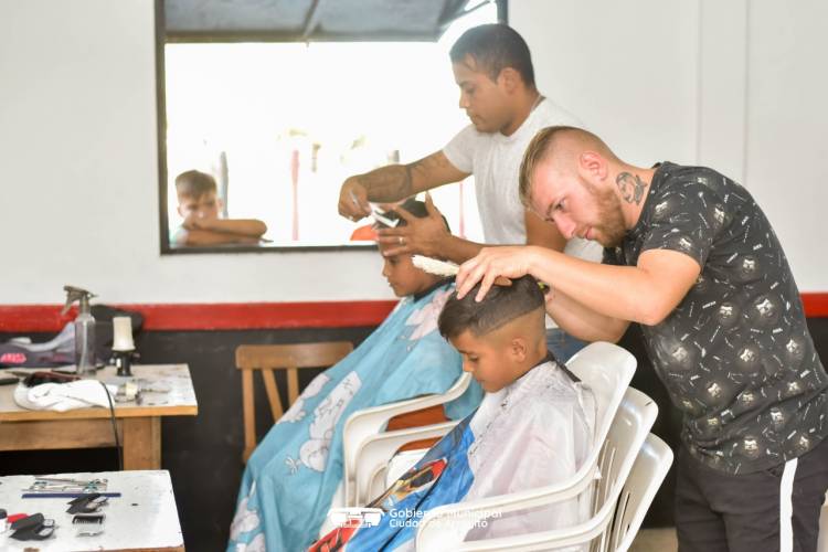 Cortes de Pelo Solidarios en los Centros Vecinales