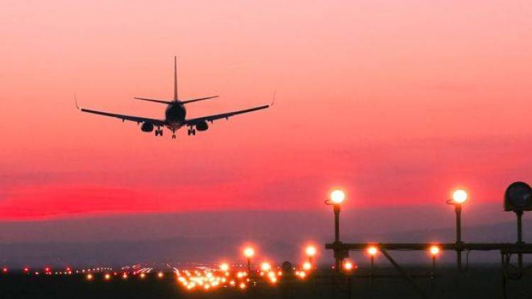 Suspenden vuelos de cabotaje, trenes y colectivos de larga distancia por fin de semana largo