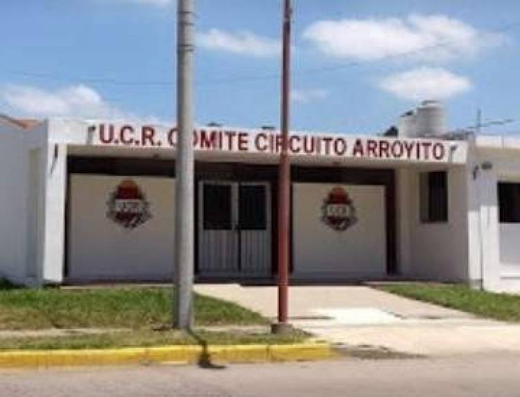 Recorrido del Comité local de la UCR y del Club de Abuelos para la posible instalación de Centros Sanitarios de Emergencia