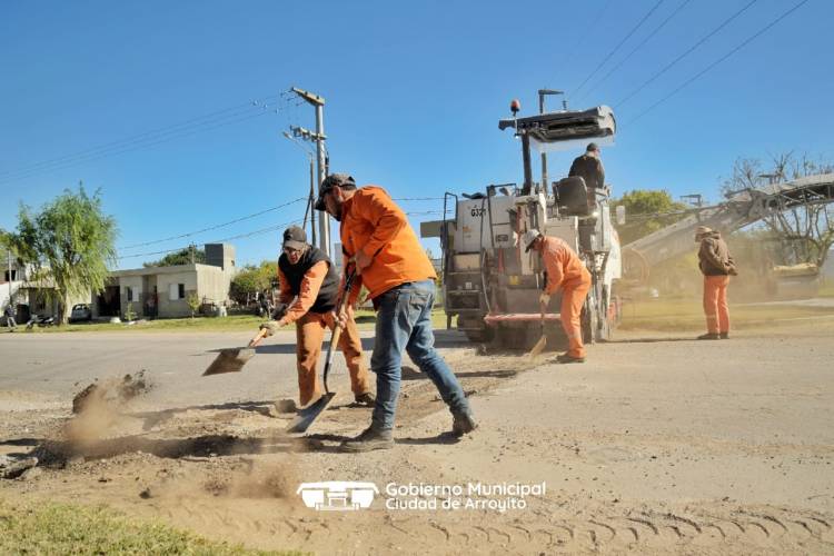 REPARACIÓN TOTAL DEL BACHE UBICADO EN AV. MANUEL SERRA Y CALLE ELVIO RIBA