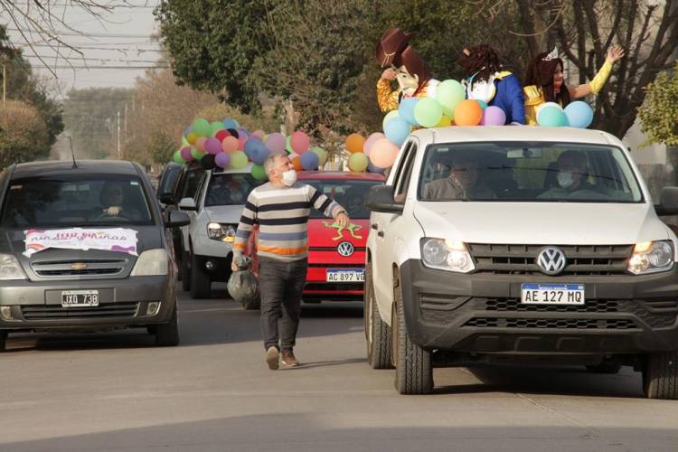MÁS DE 8000 NIÑOS RECIBIERON GOLOSINAS CON LA RODANTE DE LA DULZURA