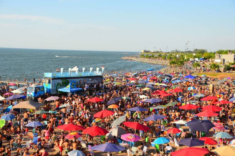 Miramar prohibirá el consumo de alcohol en las playas 