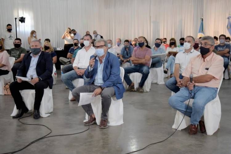 EL INTENDENTE GUSTAVO BENEDETTI Y EL MINISTRO SERGIO BUSSO ENTREGARON INCENTIVOS POR BUENAS PRÁCTICAS AGROPECUARIAS