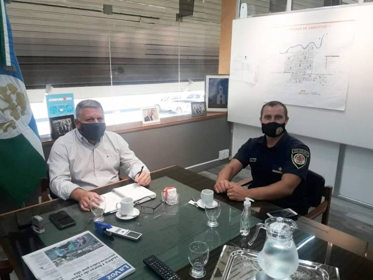 EL INTENDENTE GUSTAVO BENEDETTI SE REUNIÓ CON EL SUBCOMISARIO BOSCO, NUEVO JEFE DE LA COMISARÍA DE ARROYITO