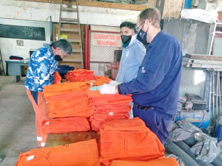EL MUNICIPIO HIZO ENTREGA DE UNIFORMES AL PERSONAL DE SERVICIOS PÚBLICOS
