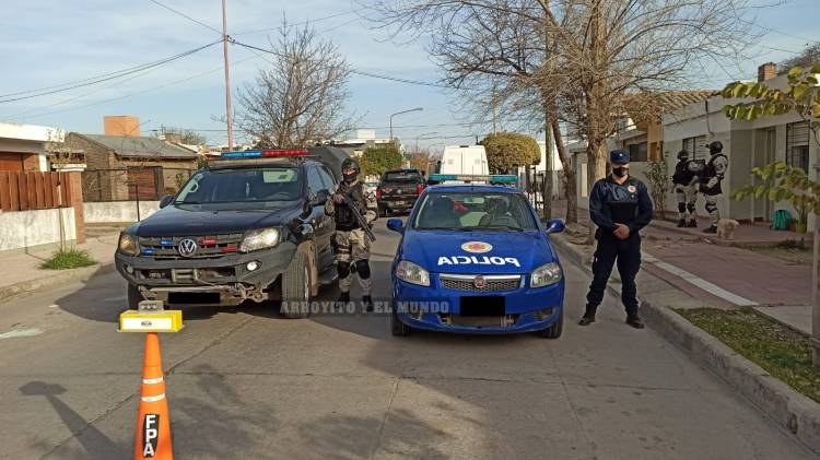 FPA CERRÓ DOS QUIOSCOS Y DETUVO A DOS REINCIDENTES EN LA VENTA DE DROGAS DE ARROYITO