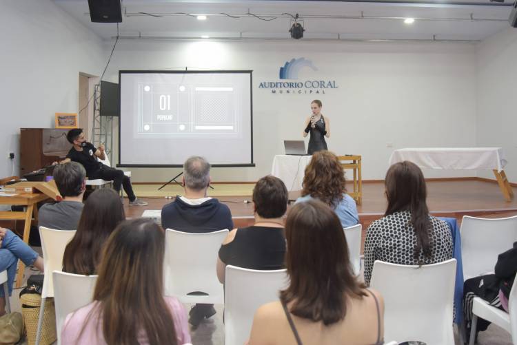 MÁS DE 25 ALUMNOS DE LA ESCUELA MUNICIPAL DE DANZA RINDIERON EXÁMENES PARA RECIBIRSE DE PROFESORES Y PROFESORAS DE DANZAS FOLKLÓRICAS