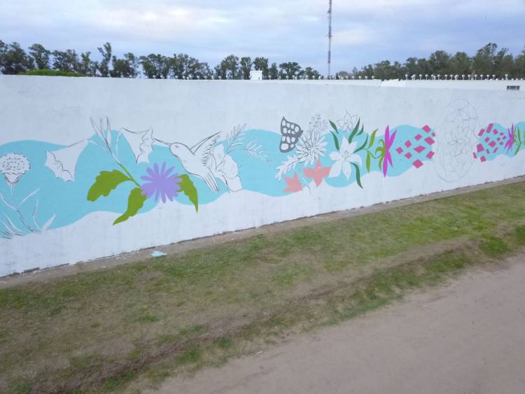 ARROYITO COMENZÓ UN GRAN MURAL QUE INVITA A SER INTERVENIDO POR TODOS LOS VECINOS