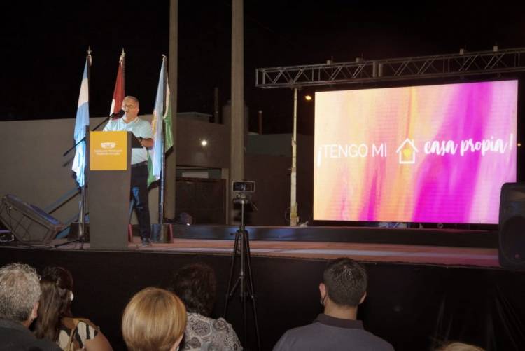 A DÍAS DE FINALIZAR EL 2021, ARROYITO CIERRA CON LA ENTREGA DE 14 VIVIENDAS