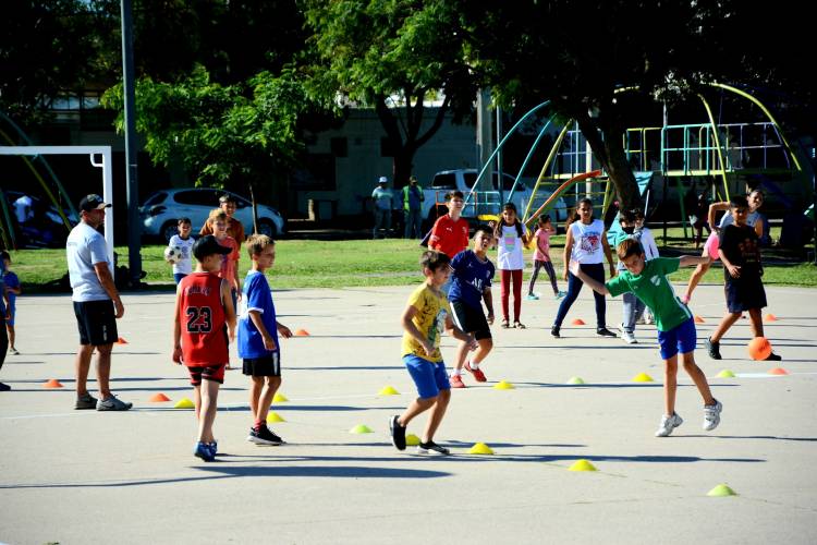 UN DOMINGO DIFERENTE, UN DOMINGO JOVEN