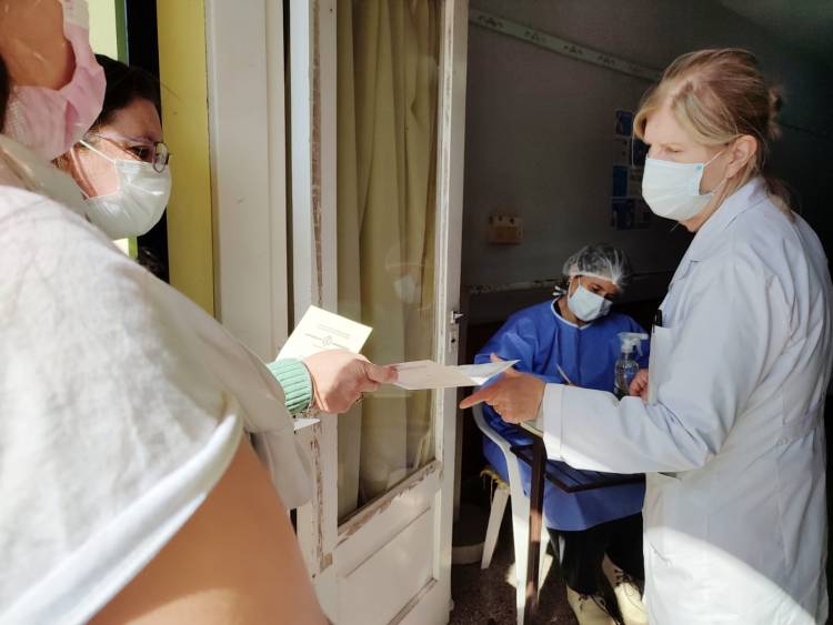 ARROYITO COLOCÓ CIENTOS DE DOSIS EN UNA GRAN JORNADA DE VACUNACIÓN