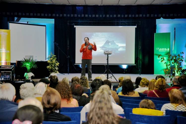 SE LLEVÓ A CABO LA CHARLA DEL GRAN MAESTRO GRIMOLDI