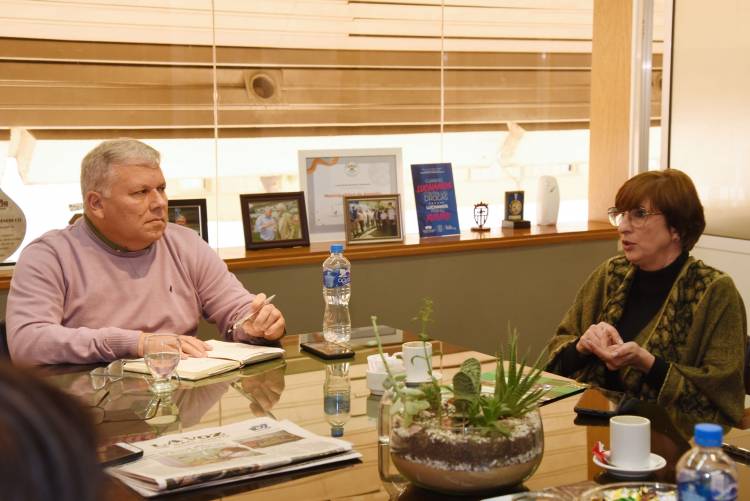 PENSANDO EN LOS VECINOS: EL INTENDENTE BENEDETTI JUNTO A LA PRESIDENTE DE CESPAL, SOLICITAN QUE SE APRUEBE DE MANERA CONJUNTA CON TODOS LOS SECTORES, EL PROYECTO DEL GAS