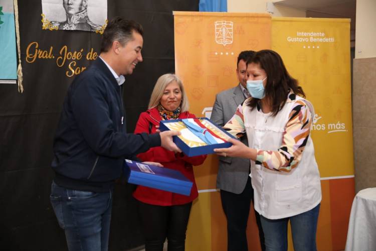 Manuel Calvo entregó aportes para ampliar la red domiciliaria de gas para vecinos de Arroyito