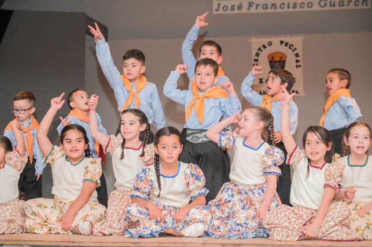 EXITOSA PRIMERA MUESTRA ANUAL DE TALLERES DE DANZA DEL CENTRO VECINAL XANAES