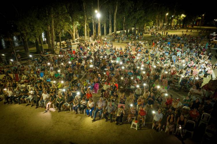 LAS COSTAS DEL XANAES BRILLARON CON CULTURA Y CIENTOS DE VECINOS LO DISFRUTARON