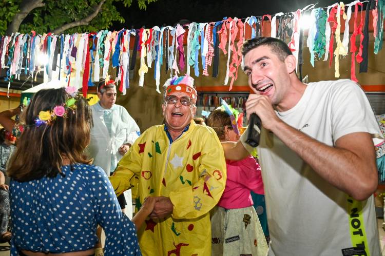 EL HOGAR DE ANCIANOS MUNICIPAL CELEBRÓ SUS CARNAVALES 