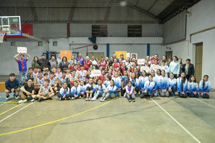 EL MUNICIPIO, A TRAVÉS DEL PRESUPUESTO PARTICIPATIVO, DISTRIBUYE MÁS DE 4 MILLONES EN APORTES A CLUBES Y  SUBCOMISIONES DEPORTIVAS DE LA CIUDAD