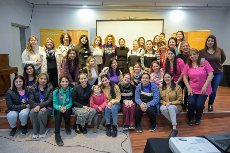 MÁS DE 40 DOCENTES SE CAPACITARON EN EL DESARROLLO INTEGRAL DE LA PRIMERA INFANCIA