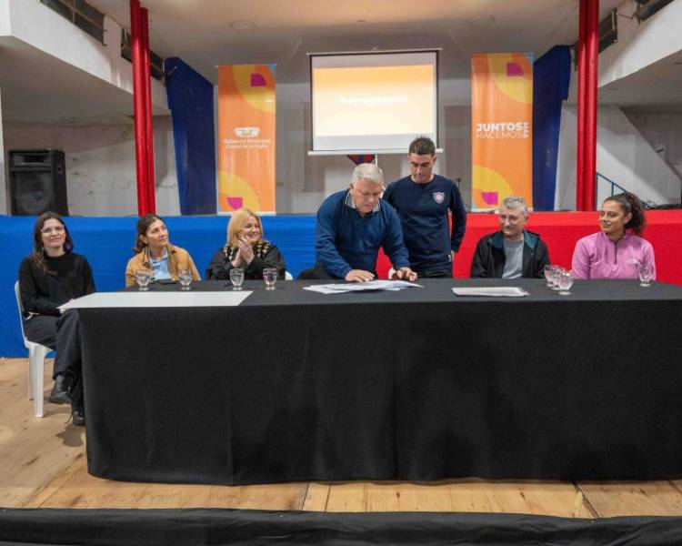 Arroyito: El Municipio entregó un aporte de 45 millones de pesos y firmó un comodato con el Club Sportivo 24 de Septiembre